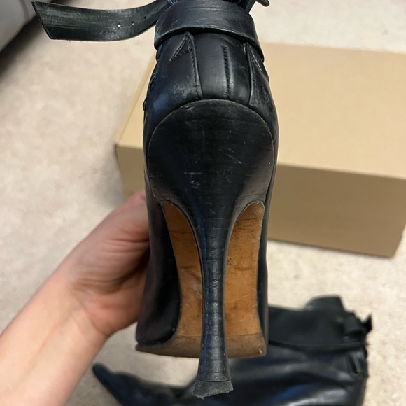 Manolo Blahnik stiletto booties - Picture 7 of 9